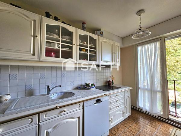 Lumineux F4 avec balcon, suite parentale et double parking – Résidence Sainte Marie