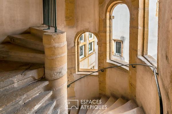 Duplex rénové au dernier étage en plein coeur du Vieux-Lyon