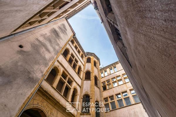 Duplex rénové au dernier étage en plein coeur du Vieux-Lyon
