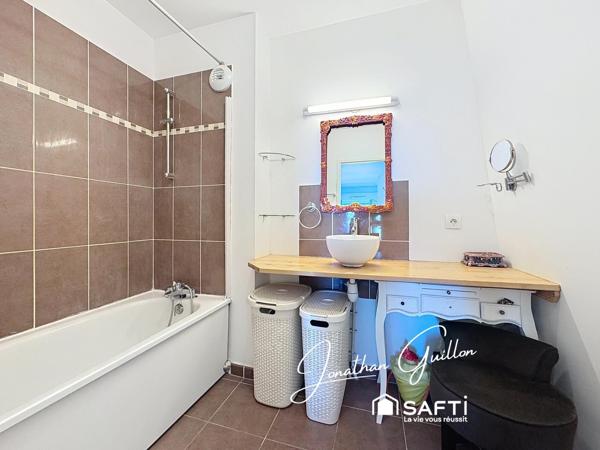 SERRIS – PLACE TOSCANE – DERNIER ÉTAGE AVEC EXTÉRIEUR
