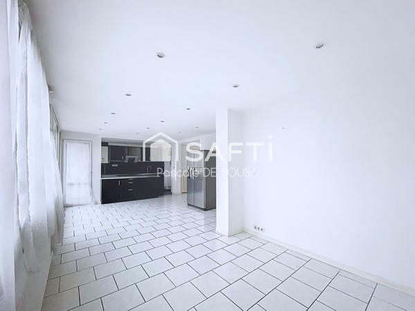 4 pièces en DERNIER ETAGE, très bon état, lumineux