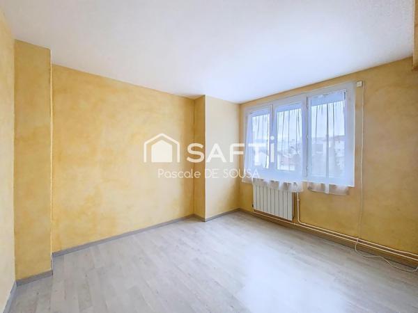 4 pièces en DERNIER ETAGE, très bon état, lumineux