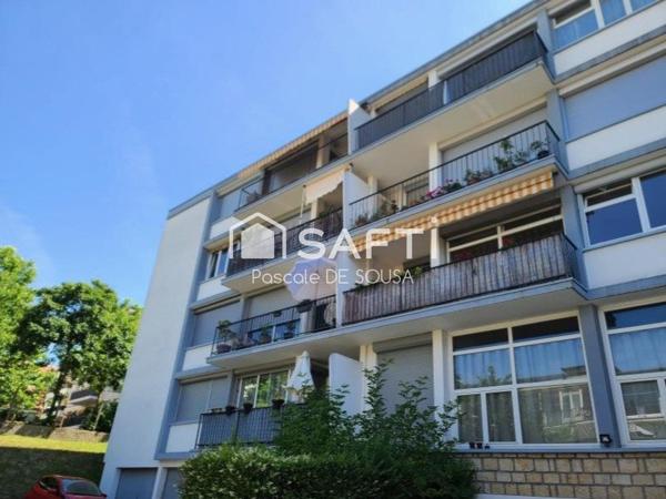 4 pièces en DERNIER ETAGE, très bon état, lumineux