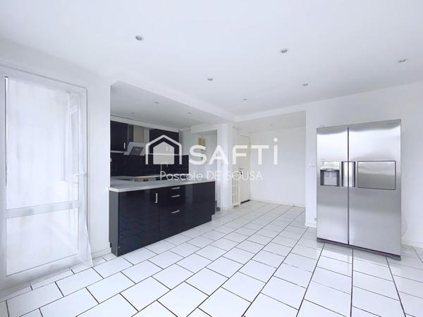 4 pièces en DERNIER ETAGE, très bon état, lumineux