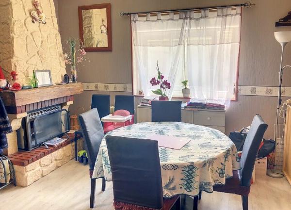 Maison à vendre    4 pièces •  Désertines