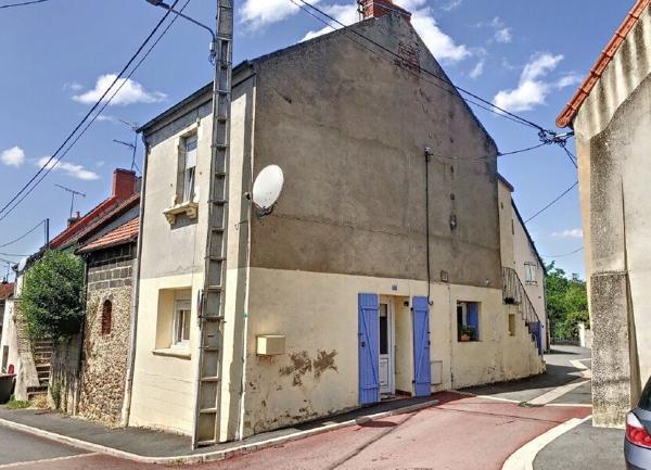 Maison à vendre    4 pièces •  Désertines