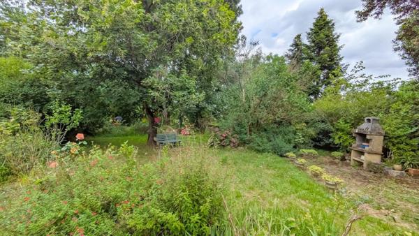 CHARMANTE MAISON EN PIERRE ET GRAND TERRAIN !
