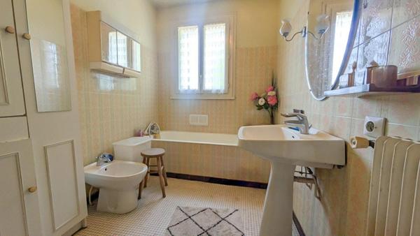 CHARMANTE MAISON EN PIERRE ET GRAND TERRAIN !