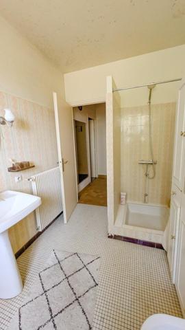 CHARMANTE MAISON EN PIERRE ET GRAND TERRAIN !