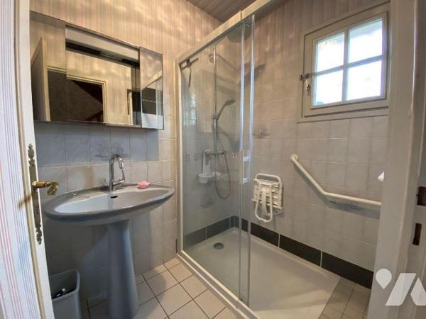 Maison à vendre à Plouha (22580) en Côtes-d'Armor (22)

Cette maison dispose d'une surface ha...