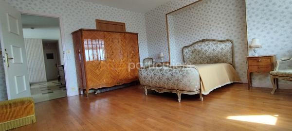 Vente
                Maison234 m² - 8 Pièces -
                    LA CHARITE SUR LOIRE (58400)