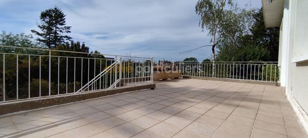 Vente
                Maison234 m² - 8 Pièces -
                    LA CHARITE SUR LOIRE (58400)