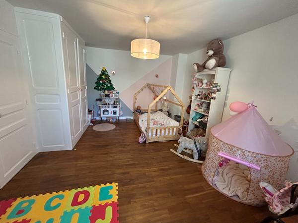 Maison
         6 pièces
        - 175 m² 232 000 € *