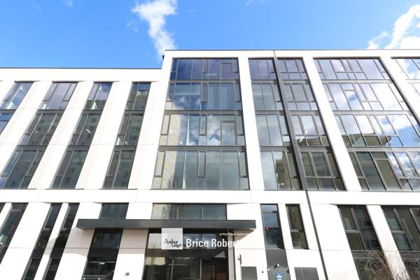 Location bureaux à Villeurbanne cour intérieure arborée et parkings sous-sol