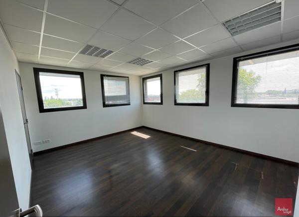 Bureaux à louer à Nîmes avec parkings sur le périphérique et accès facile