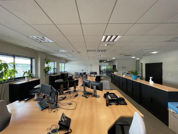 A LOUER BUREAUX À PARTIR DE 616 M2 À LACROIX SAINT OUEN