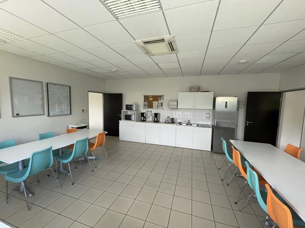 A LOUER BUREAUX À PARTIR DE 616 M2 À LACROIX SAINT OUEN