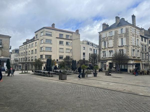 A LOUER - BUREAUX COMMERCIAUX AU COEUR DU CENTRE VILLE DE POITIERS