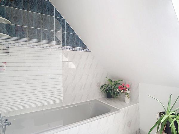 A vendre, maison de 141m2, 4 chambres, à Chateauneuf-sur Sarthe sur un terrain de plus de 2200m2