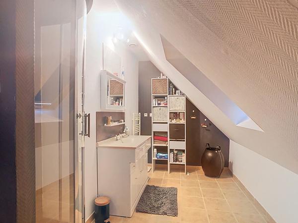 A vendre, maison de 141m2, 4 chambres, à Chateauneuf-sur Sarthe sur un terrain de plus de 2200m2