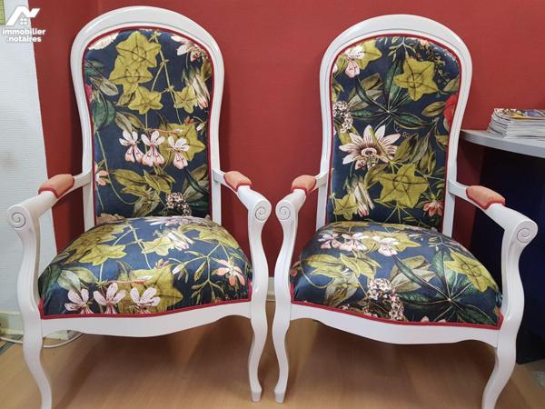 Centre ville
Fonds de commerce de SELLERIE-BOURRELLERIE et TAPISSERIE D'AMEUBLEMENT.
Bail com...