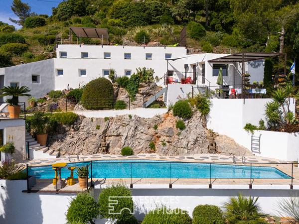 Maison d’architecte avec vue sur les îles d’or