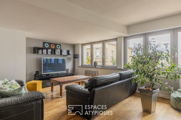 Loft et sa terrasse dans un ancien magasin de meubles