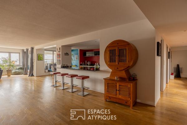 Loft et sa terrasse dans un ancien magasin de meubles