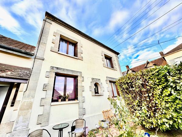 NOAILLES MAISON SEJOUR CUISINE CHAMBRES SALLES D EAU CAVE JARDIN