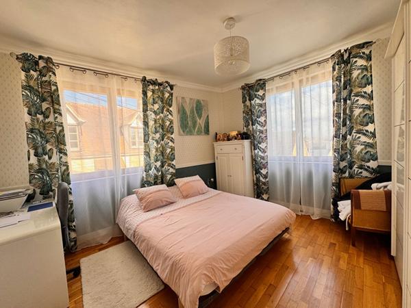 NOAILLES MAISON SEJOUR CUISINE CHAMBRES SALLES D EAU CAVE JARDIN