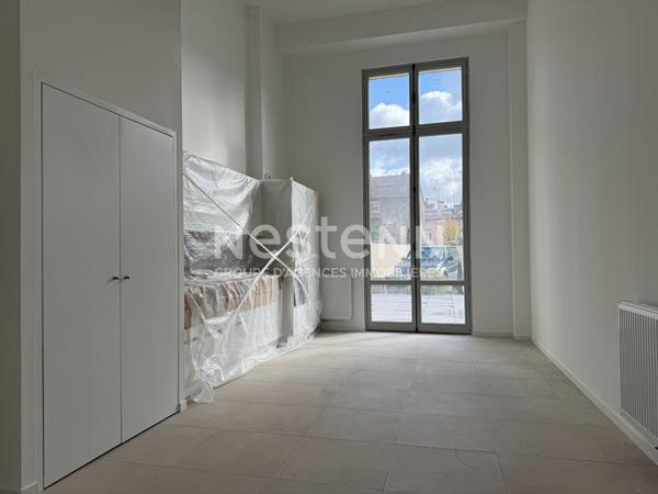 RARE À LA VENTE - DISPONIBLE IMMÉDIATEMENT - APPARTEMENT - TERRASSE - PARKING