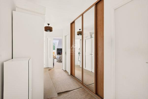 Versailles Parc appartement 4 pièces 96 m² au sol (85.97 m² carrez) situé au3ème et dernier étage avec ascenseur, cave et deux places de parking 840 000 € **  - Référence  28727