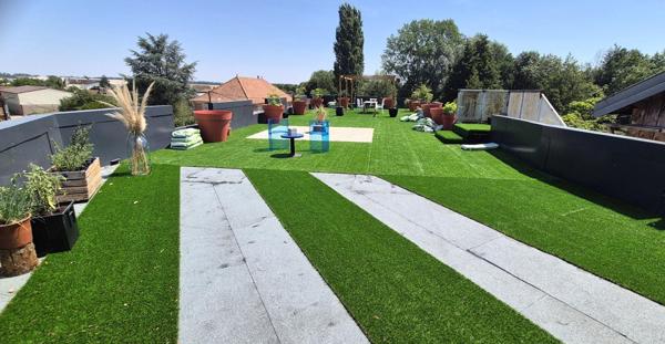 Superbe Ensemble Immobilier de 240 m² Style Champenois à Réhabiliter avec ses Greniers, Dépendances et 1 Logement Résidentiel de 210 m² Entièrement Rénover avec sa Cour avant sécurisée, son Toit Terrasse de 210 m² aménagé et décoré et son Terrain clos, ar