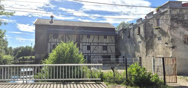 Superbe Ensemble Immobilier de 240 m² Style Champenois à Réhabiliter avec ses Greniers, Dépendances et 1 Logement Résidentiel de 210 m² Entièrement Rénover avec sa Cour avant sécurisée, son Toit Terrasse de 210 m² aménagé et décoré et son Terrain clos, ar