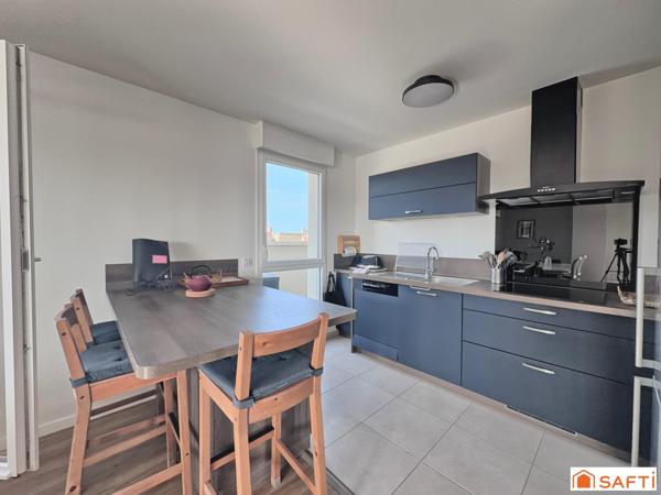 Dernier étage, terrasse sud-ouest de 45 m²