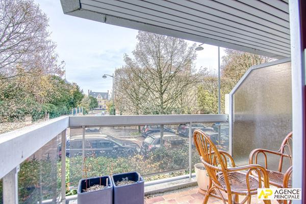 Versailles Glatigny - Appartement 4 pièces 98 m² 1er étage avec ascenseur, balcon, cave et box €698 000 ** - Référence 25653