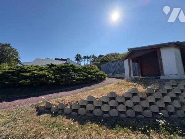 Maison contemporaine proche de la plage offrant une jolie vue mer et comprenant:
- au rez-de-c...
