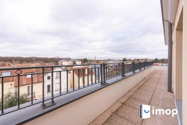 Dernier étage avec terrasse et parkings