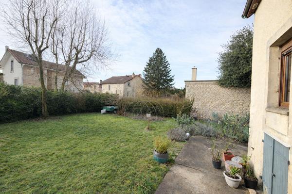 Maison à Vendre à Chaumont - 5 Pièces, 109 m², Jardin, Garage