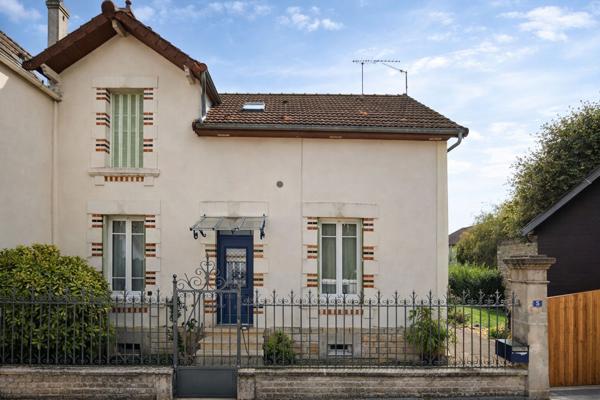 Maison à Vendre à Chaumont - 5 Pièces, 109 m², Jardin, Garage