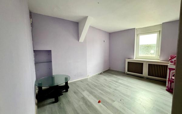 Maison à vendre    2 pièces • 270 m2 Saint-Quentin