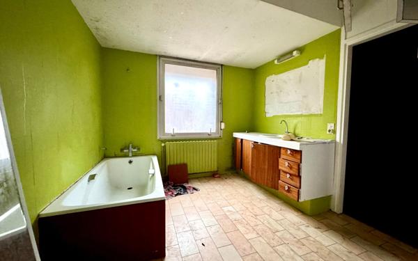 Maison à vendre    2 pièces • 270 m2 Saint-Quentin