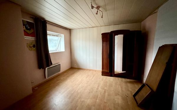 Maison à vendre    2 pièces • 270 m2 Saint-Quentin