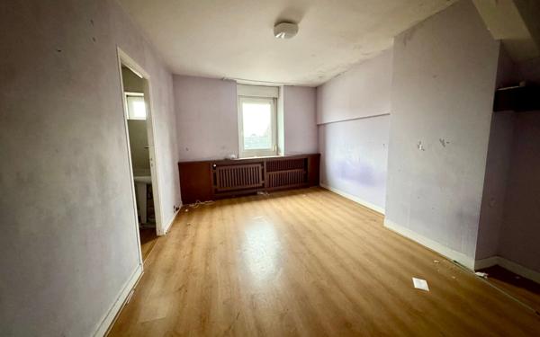 Maison à vendre    2 pièces • 270 m2 Saint-Quentin