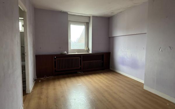 Maison à vendre    2 pièces • 270 m2 Saint-Quentin