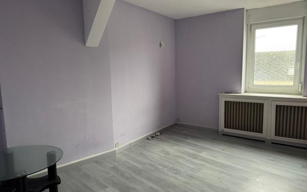 Maison à vendre    2 pièces • 270 m2 Saint-Quentin