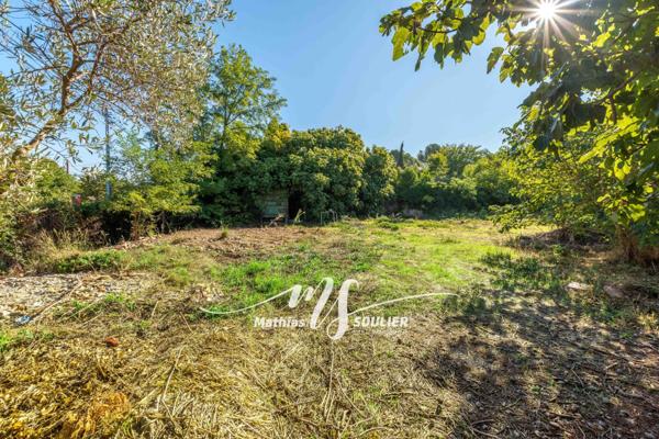 Terrain constructible 1200 m² à pied du centre