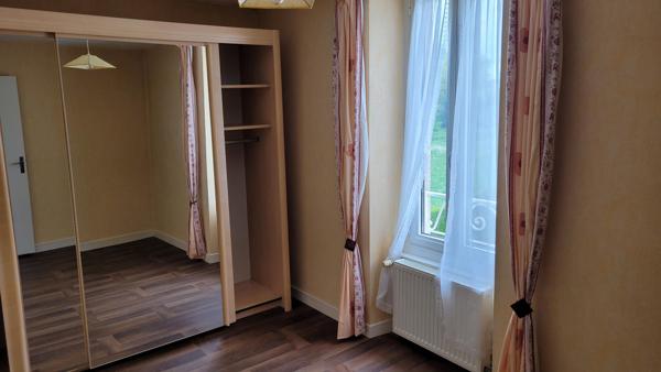 Très belle maison en pierres avec grange et terrain.