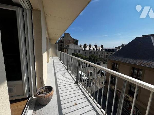 SAINT-SERVAN CENTRE - Appartement situé au 3ème étage d'une copropriété avec ascenseur en plein...