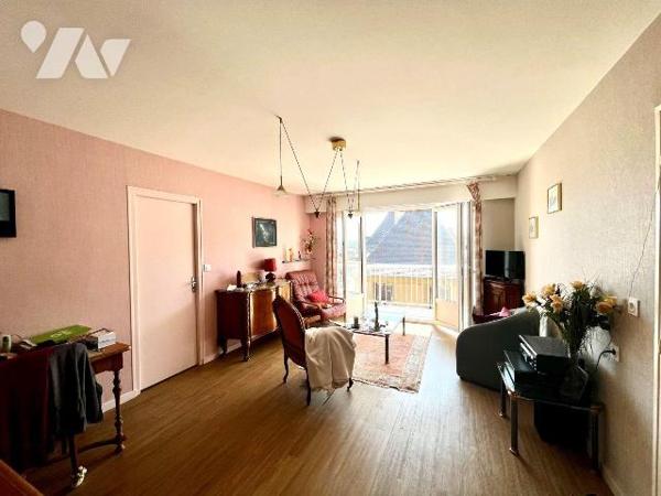 SAINT-SERVAN CENTRE - Appartement situé au 3ème étage d'une copropriété avec ascenseur en plein...